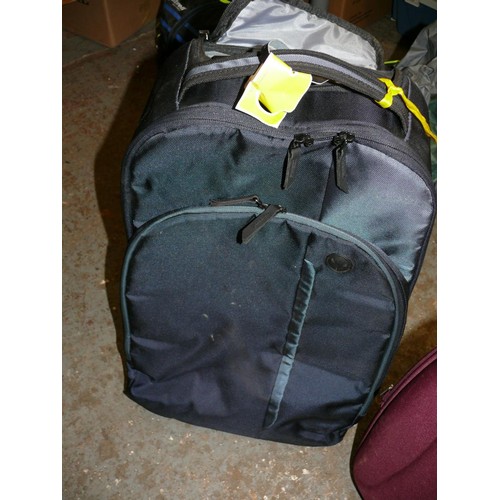 282 - 5 X SUITCASES AND HOLDALLS - GOOD CONDITION