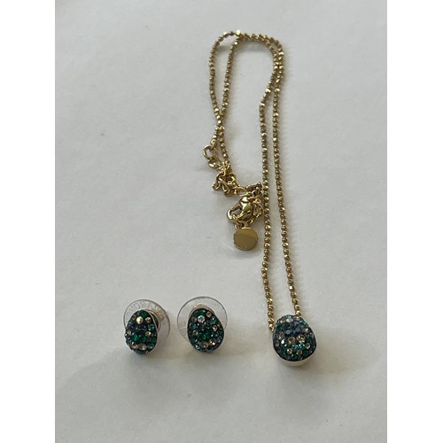 18 - A SET OF SWAROVSKI CRYSTAL NECKLACE AND PENDANT WITH EARRINGS TO MATCH