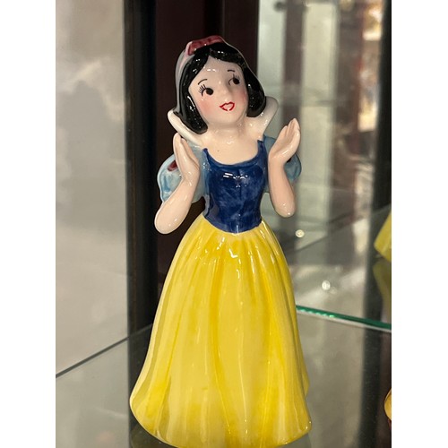 1 - ORIGINAL DISNEY PRODUCT SNOW WHITE AND SEVEN DWARFS STANDING