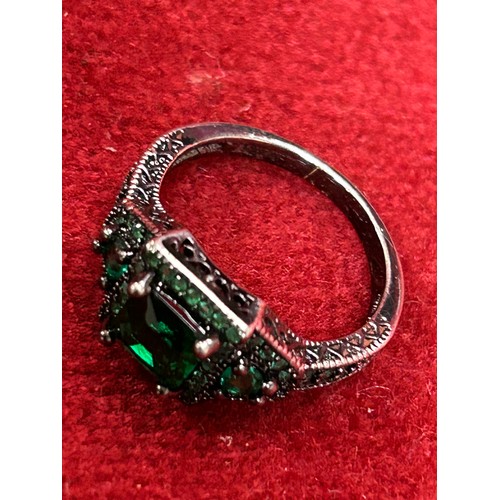 47A - WHITE ROLLED GOLD RING WITH GREEN STONES, BOXED, EYE CATCHING