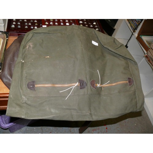 162A - A HEAVY DUTY CANVAS SUIT CARRIER - POSSIBLY FOR MILITARY UNIFORM