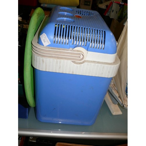 218 - EASY CAMP HOT/COLD COOL BOX WITH ICE PACKS