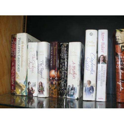 302 - SHELF OF HARDBACK NOVELS TO INCLUDE PHILIPPA GREGORY, DILLY COURT, JOANNE HARRIS