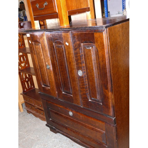 333 - DARK WOOD TV CABINET WITH CONCERTINA PANELLED DOOR