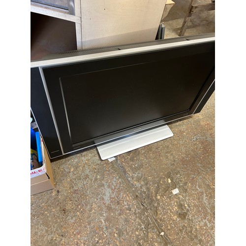 393A - PHILIPS HD TV - GOOD SCREEN WITH POWER LEAD BUT NO REMOTE - 32