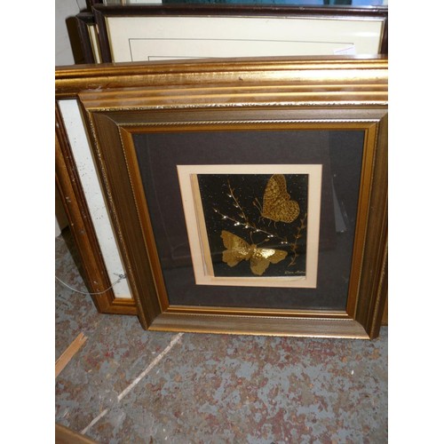 396 - LARGE QUANTITY OF FRAMES, MIRRORS, PRINTS, MAPS. INCLUDES A BLANK CANVAS IN HEAVY PINE FRAME, MAP OF... 