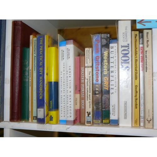 412 - 5 CUBES OF BOOKS MOSTLY NON FICTION, INCLUDES SEVERAL ON ARCHITECTURE/INTERIOR DESIGN/RENOVATION. BI... 