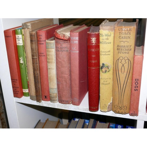 415 - 3 CUBES OF VINTAGE BOOKS - MANY CHILDREN'S CLASSICS INC THE WIND IN THE WILLOWS 1954, TREASURE ISLAN... 