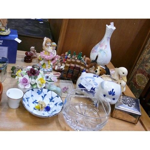 425 - ORNAMENTS AND CHINA INC BESWICK HOUND, JADE ELEPHANT, AYNSLEY VASE, DELFT PIGGY BANK ETC