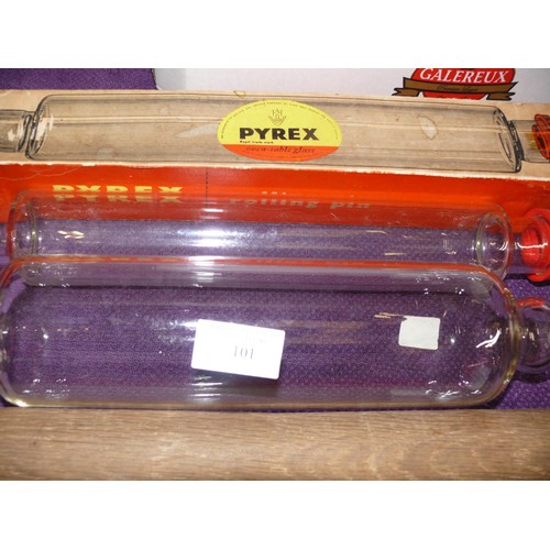 101 - 4 VINTAGE ROLLING PINS, 2 OF THEM BEING PYREX