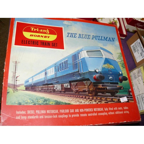 68 - TRI-ANG HORNBY ELECTRIC OO GAUGE TRAIN SET 'THE BLUE PULLMAN' COMPLETE WORKING ORDER IN ORIGINAL BOX