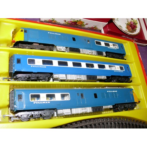 68 - TRI-ANG HORNBY ELECTRIC OO GAUGE TRAIN SET 'THE BLUE PULLMAN' COMPLETE WORKING ORDER IN ORIGINAL BOX