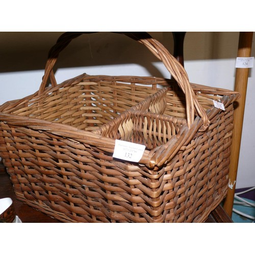 132 - A VINTAGE WICKER BASKET WITH BOTTLE COMPARTMENTS