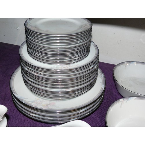 138 - LARGE NORITAKE FINE CHINA DINNER SERVICE 'EVENING MOOD' TO INCLUDE DINNER PLATES, SALAD PLATES, SIDE... 