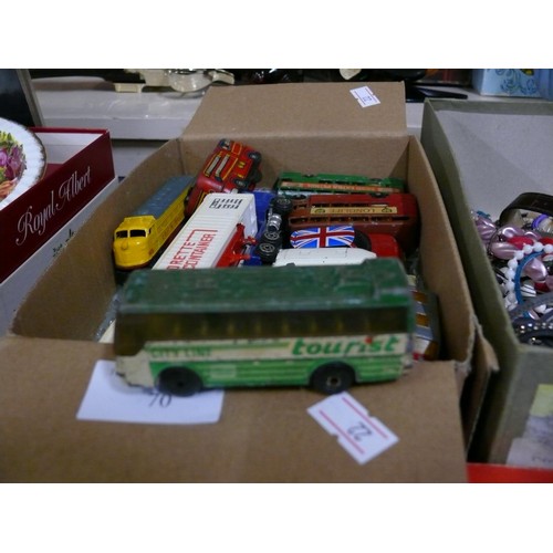 70 - BOX OF APPROXIMATELY 30 SMALL COLLECTORS DIECAST VEHICLES INCLUDING SOME TINPLATE CLOCKWORK