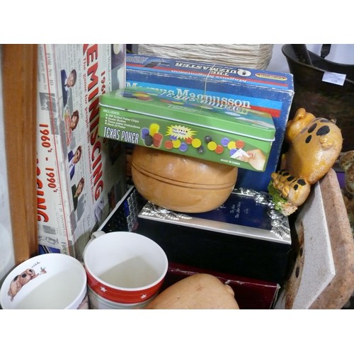 112 - MIXED BOX TO INCLUDE COLLECTION OF PIGS, GAMES, CHICKENS ETC