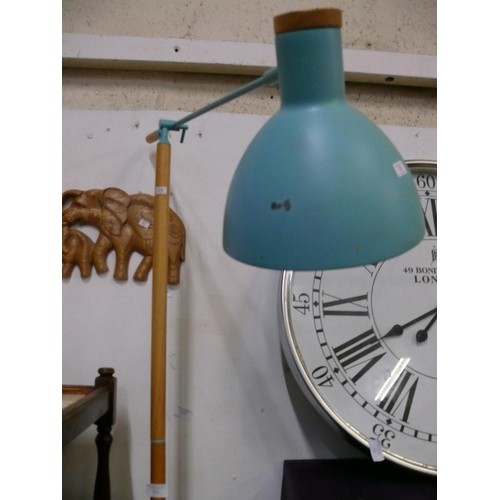 124 - CONTEMPORARY WOOD AND METAL TURQUOISE FLOOR STANDING LAMP, WORKING