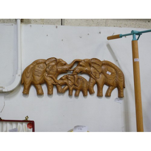 124A - BEAUTIFUL WOODEN WALL PLAQUE OF 3 ELEPHANTS