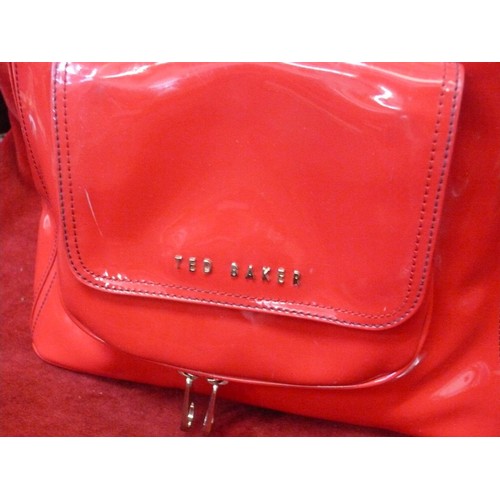 226 - LADIES TED BAKER SHOULDER HANDBAG IN PILLAR BOX PATENT RED