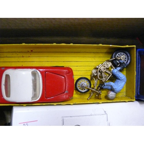 238 - MIXED BOX OF COLLECTORS CARS AND VEHICLES TO INCLUDE DINKY, MOBIL, CORGI ETC