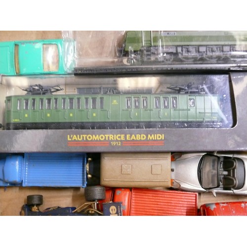 246 - MIXED BOX OF COLLECTORS CARS AND VEHICLES TO INCLUDE DINKY, CORGI ETC