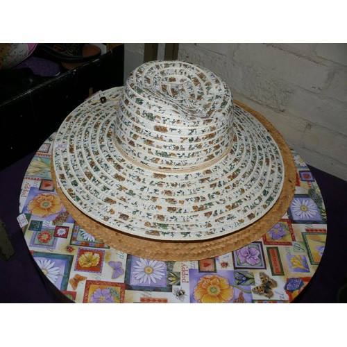 164 - VERY LARGE DECORATIVE HAT BOX WITH 3 STRAW HATS