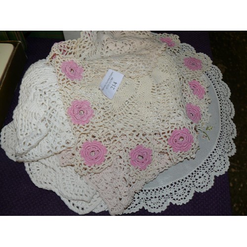 214 - COLLECTION OF TABLE PLACEMATS AND LACE DOILIES