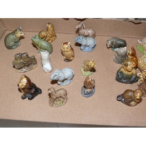 307 - COLLECTION OF WADE WIMSIE FIGURINES