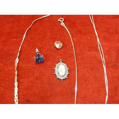 18 - TWO 925 SILVER FLAT-LINK NECKLACES, ONE WITH A SILVER HEART PENDANT. ALSO A CRYSTAL HEART PENDANT AN... 