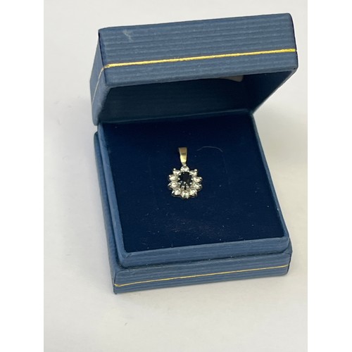 32 - A SAPPHIRE AND 9CT GOLD PENDANT