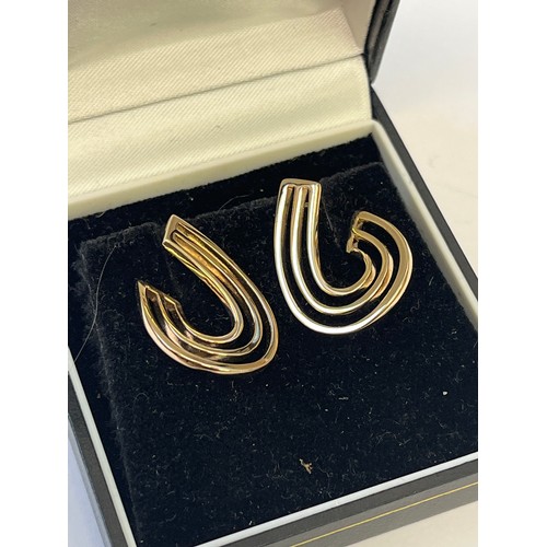 40 - A PAIR OF 9CT GOLD EARRINGS WEIGHT 4GR