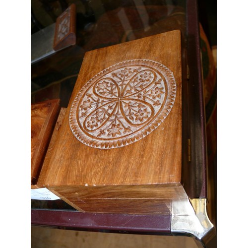 326 - 3 WOODEN BOXES 1 WITH MARQUETRY INLAY, 1 WITH HAND CARVED DECORATION AND 1 SPAINISH HANDPAINTED