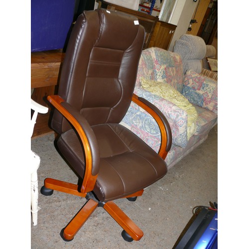 375 - QUALITY BROWN LEATHER AND WOOD OFFICE SWIVEL CHAIR