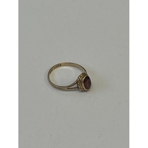 49 - 9CT GOLD GARNET RING WEIGHT 1.67GR SIZE M