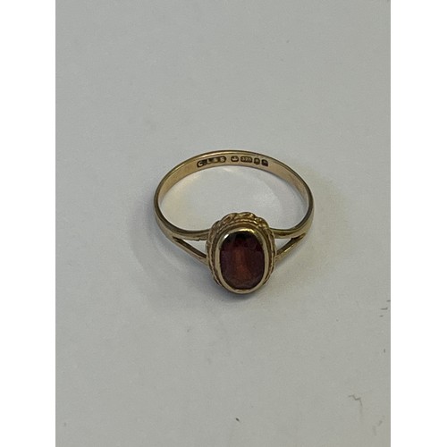 49 - 9CT GOLD GARNET RING WEIGHT 1.67GR SIZE M