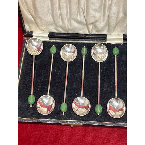 24 - 2 BOXED SETS OF ART DECO SILVER PLATED COFFEE BEAN SPOONS AND A WALKER & HALL MUSTARD POT WITH BLUE ... 