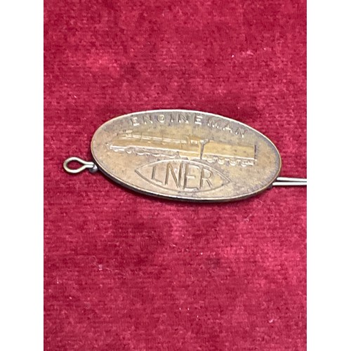 27 - RAILWAYANA INCLUDING ENGINEMAN LNER BADGE, 