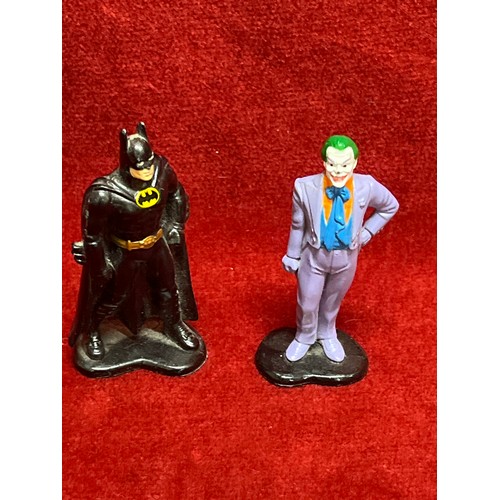 30 - VINTAGE COLLECTABLES INC BATMAN AND JOKER FIGURES, 2 HOTWHEELS BADGES, SCOUTS AND GUIDES BADGES, STR... 