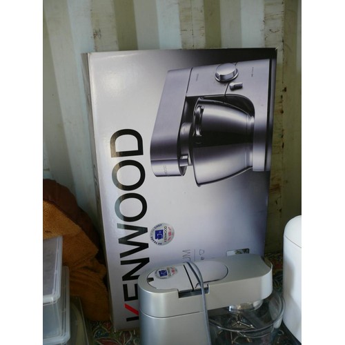 397 - KENWOOD KITCHEN MACHINE CHEF TITANIUM KM010 1400W, 4.6 LITRE  - VERY HEAVY WITH BOX