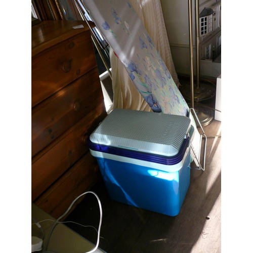 407 - IRONING BOARD AND A COOL BOX BY GIOSTYLE