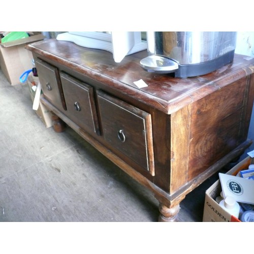 425 - HARDWOOD LOW TABLE WITH 3 DRAWERS