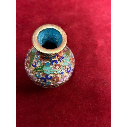 24A - A VERY PRETTY MINIATURE 20TH CENTURY CHINESE CHAMPLEVE ENAMEL CLOISONNE VASE - 5CM