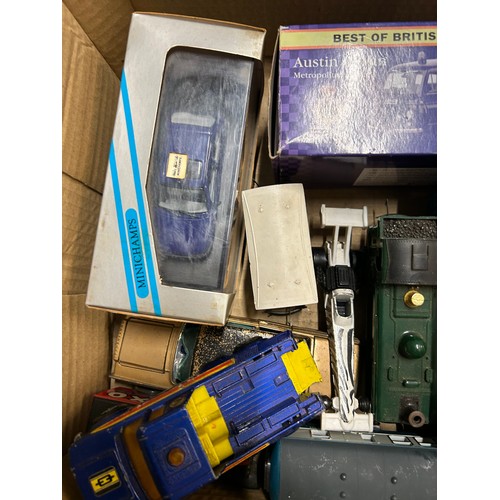 241 - MIXED BOX OF COLLECTORS CARS AND VEHICLES TO INCLUDE BURAGO, MATCHBOX, HORNBY ETC