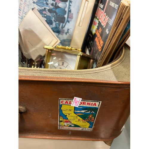 312 - VINTAGE SUITCASE AND CONTENTS