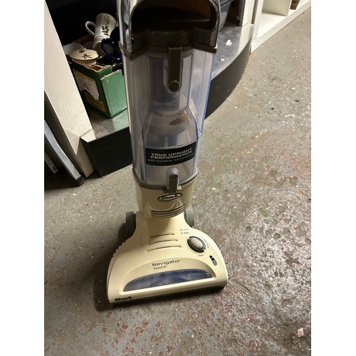 353 - SHARK CORDLESS NAVIGATOR FREESTYLE VACUUM CLEANER WITH CHARGER AND ACCESSORIES