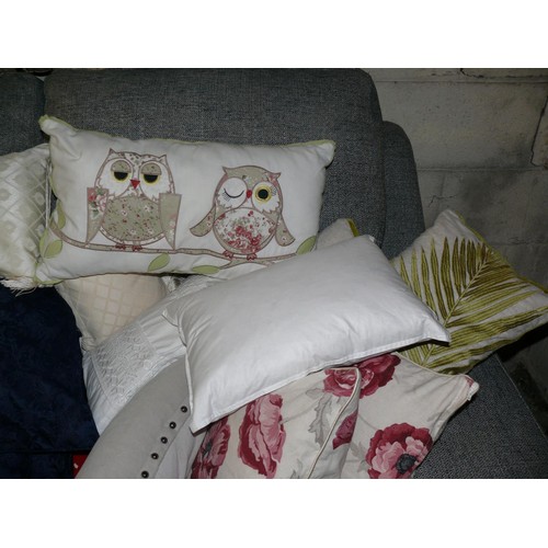 454 - VERY LARGE LOT OF GOOD QUALITY CUSHIONS TO INCLUDE OWLS