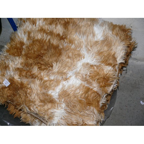 449 - VERY LARGE FAUX SHEEPSKIN BEDSPREAD