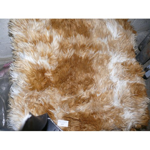 449 - VERY LARGE FAUX SHEEPSKIN BEDSPREAD