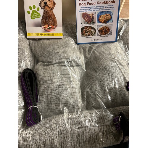 364A - PET LOT TO INLUDE NEW DOG BED, HARNESS AND DOGFOOD COOK BOOKS