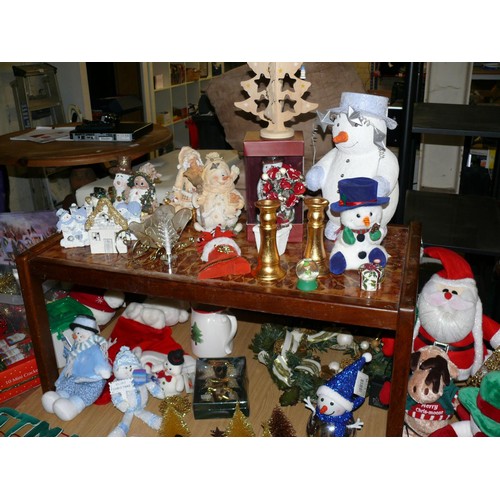 448 - LARGE SELECTION OF GOOD QUALITY CHRISTMAS ITEMS